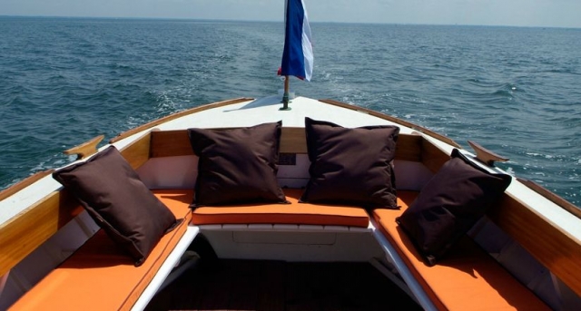  Rent a traditional pinnace 